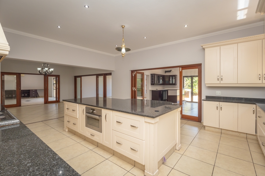 To Let 6 Bedroom Property for Rent in The Coves North West